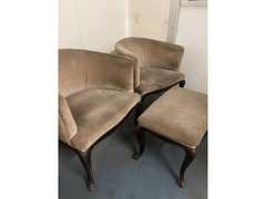 Set poltroncine e poggiapiedi in velluto beige