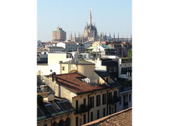 Via Senato 35, attico monolocale completamente ristrutturato.