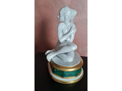 Figurina Porcellana  Mangani vintage  '   VIRGO  '. 4