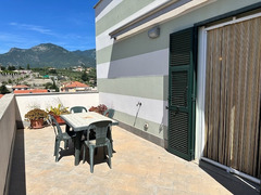 LOANO FRONTE PORTO VENDESI ATTICO VISTA MARE E BOX AUTO