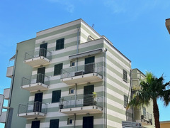 LOANO FRONTE PORTO VENDESI ATTICO VISTA MARE E BOX AUTO