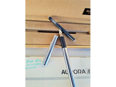 Penna stilo Aurora Hastil, realizzata in acciaio inossidabile lucidato, I