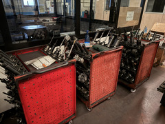 Lotto utensileria, scaffali e cassoni