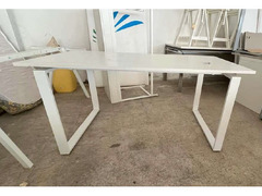 Lotto 1 – MOBILI D’UFFICIO Trattasi di scrivanie e cassettiere