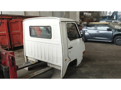 Cabina Nissan Trade anno 1992
