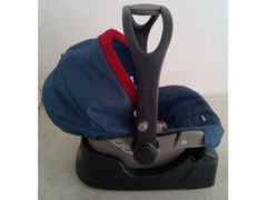 Seggiolino Ovetto auto Chicco da 0 a 13 kg. ben tenuto completo di base isofix,