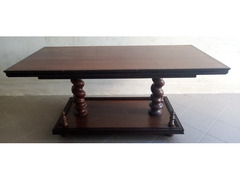 Tavolinetto basso in legno massello, design elegante, superficie piana rettangolare