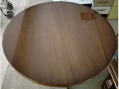Tavolo rotondo allungabile, usato, in Legno di Noce perfetto stato