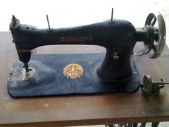 Macchina da cucire tedesca Durkopp originale fine 800, funzionante.