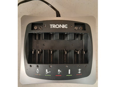 Caricabatterie con LED universale della Tronic per batterie Ricaricabili
