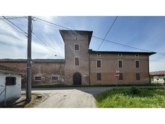 CASCINALE  AGRICOLO; Corte del Chio; in BASSA PARMESE A ROCCABIANCA (PR)
