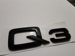 Stemma Q3 nero lucido adesivo in ABS logo fregio emblema nuovo