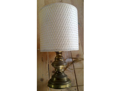 Lampada paralume da tavolo metallo ottone e stoffa.