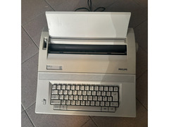  Macchina da scrivere portatile elettrica Philips Mod. VW 2140.