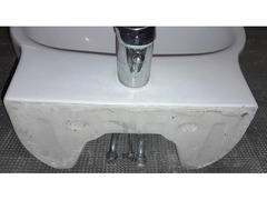Lavandino Ceramica di forma Ovale bianco completo di rubinetto e scarico