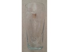 Bicchiere da pinta ufficiale Guinness con l'iconica arpa dorata in rilievo