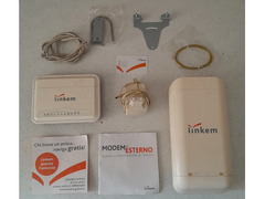 Antenna da esterno e un router da interno di marca Linkem. kit linkem