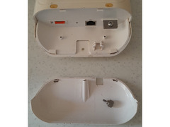 Antenna da esterno e un router da interno di marca Linkem. kit linkem
