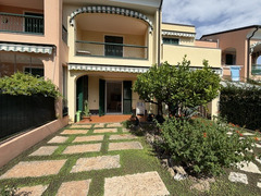 LOANO VIA PENDOLA VENDESI BILOCALE CON GIARDINO E BOX AUTO