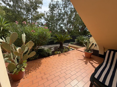 LOANO VIA PENDOLA VENDESI BILOCALE CON GIARDINO E BOX AUTO