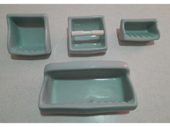 Portasapone e accessori bagno in ceramica da incasso muro usati n° 4 pezzi.