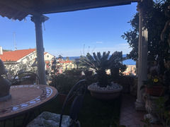 PIETRA LIGURE VENDESI STUPENDO TRILOCALE CON VISTA MARE