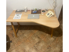 SCRIVANIA E POLTRONCINA PER STUDIO,UFFICIO O CAMERETTA RAGAZZO.