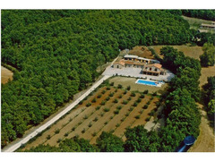 Affitti stagionali in casale con piscina
