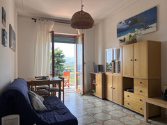 PIETRA LIGURE VENDESI BILOCALE CON VISTA MARE E POSTO AUTO