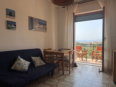 PIETRA LIGURE VENDESI BILOCALE CON VISTA MARE E POSTO AUTO