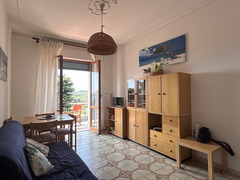 PIETRA LIGURE VENDESI BILOCALE CON VISTA MARE E POSTO AUTO