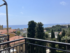PIETRA LIGURE VENDESI BILOCALE CON VISTA MARE E POSTO AUTO