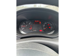 LOTTO 2 - Autocarro Renault Clio targato EP552DN