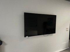 LOTTO 5 - N. 2 monitor Hisense oltre n. 3 monitor PC Philips