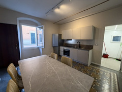 LOANO CENTRO VENDESI TRILOCALE AMPIO