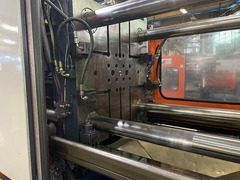 LOTTO 26 - Pressa oleodinamica per stampaggio plastica Maico
