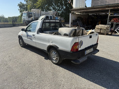 Autocarro Fiat Strada