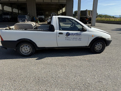 Autocarro Fiat Strada