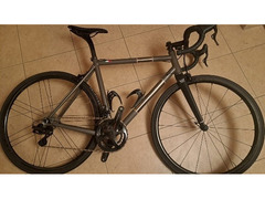 n. 1 bici con telaio in titanio e gruppo campagnolo