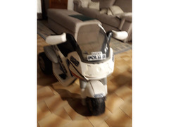 MOTO A BATTERIA POLICE PEG PEREGO
