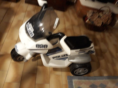 MOTO A BATTERIA POLICE PEG PEREGO