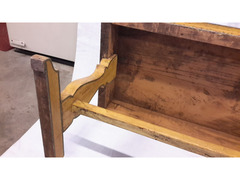 Tavolino di appoggio con fondo Giallo tutto dipinto a mano