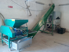 Sgusciatrice mandorle - marca modello 2r