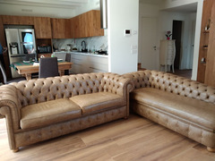 Coppia di divani mod. chesterfield Wama