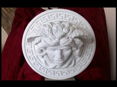 Il mito di Medusa, scultura con diametro di 23 cm