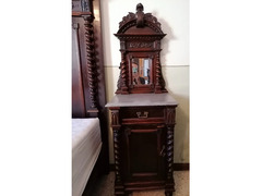 Letto matrimoniale e comodini