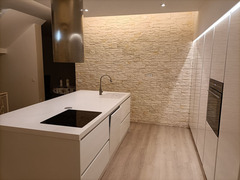 cucina laccata lucida con isola indipendente