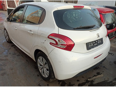 Pezzi per Peugeot 208 1.4 HDI anno 2015 8H01