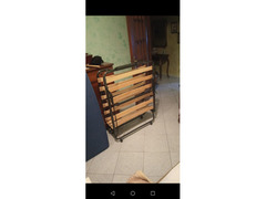 Rete pieghevole con rotelle e materasso singolo