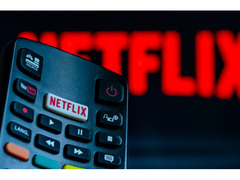 Netlfix 1 anno contattami